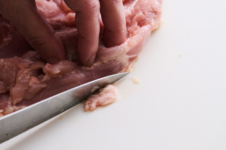 皮は残し脂肪のみを切り取る